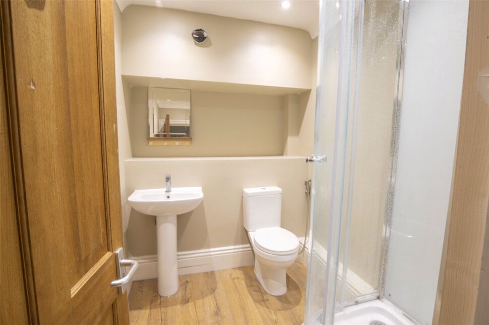 Room Oakhurst Rise in Greater London