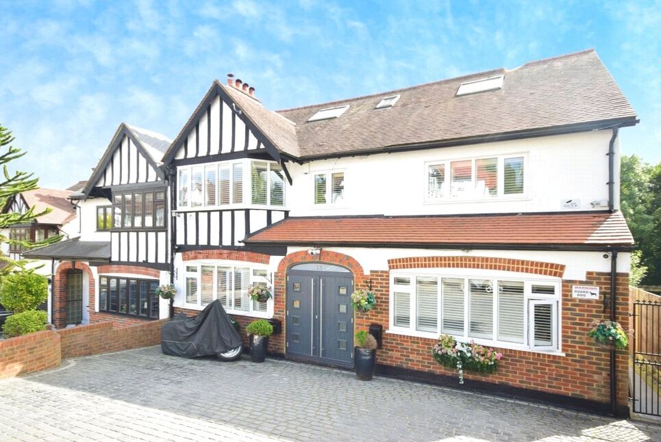 Room Oakhurst Rise in Greater London