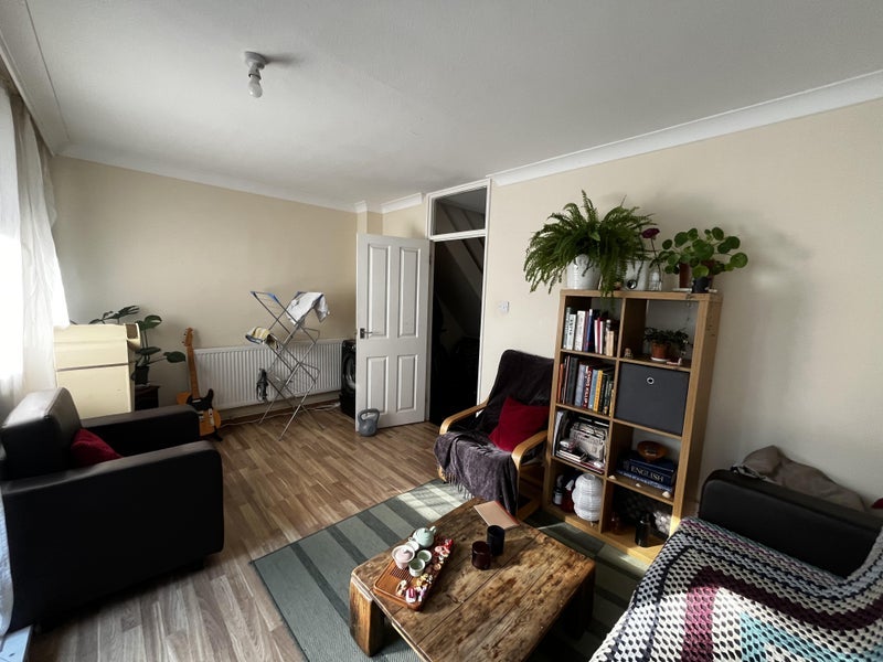 Room Barnabas Road in Greater London