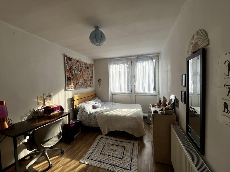 Room Barnabas Road in Greater London