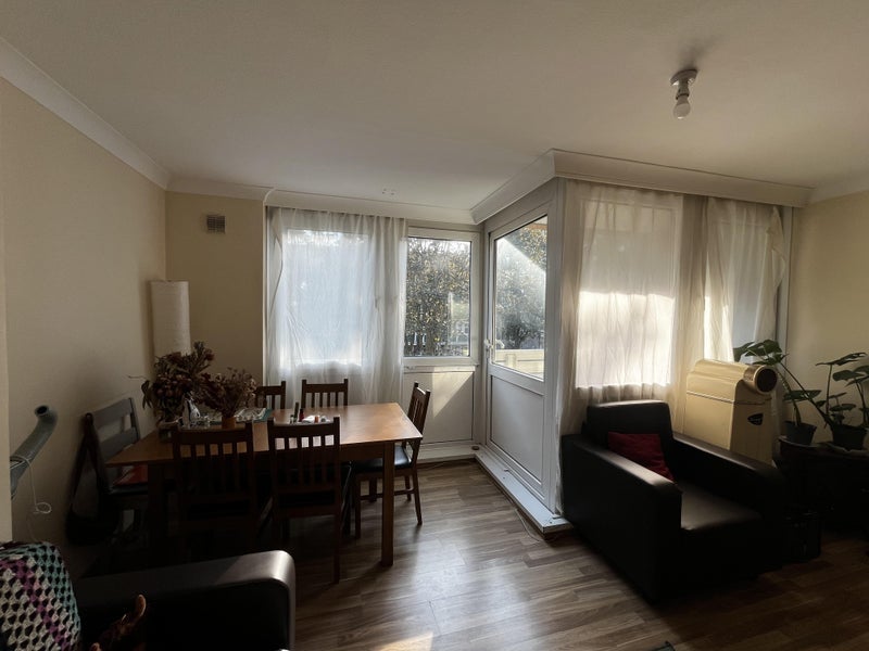 Room Barnabas Road in Greater London