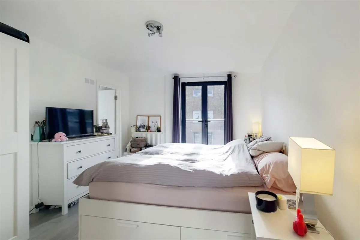 Flat Clarence Street in Greater London