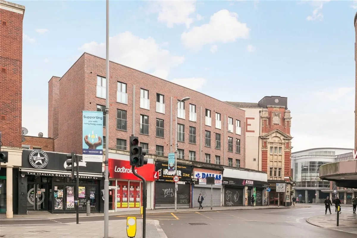 Flat Clarence Street in Greater London