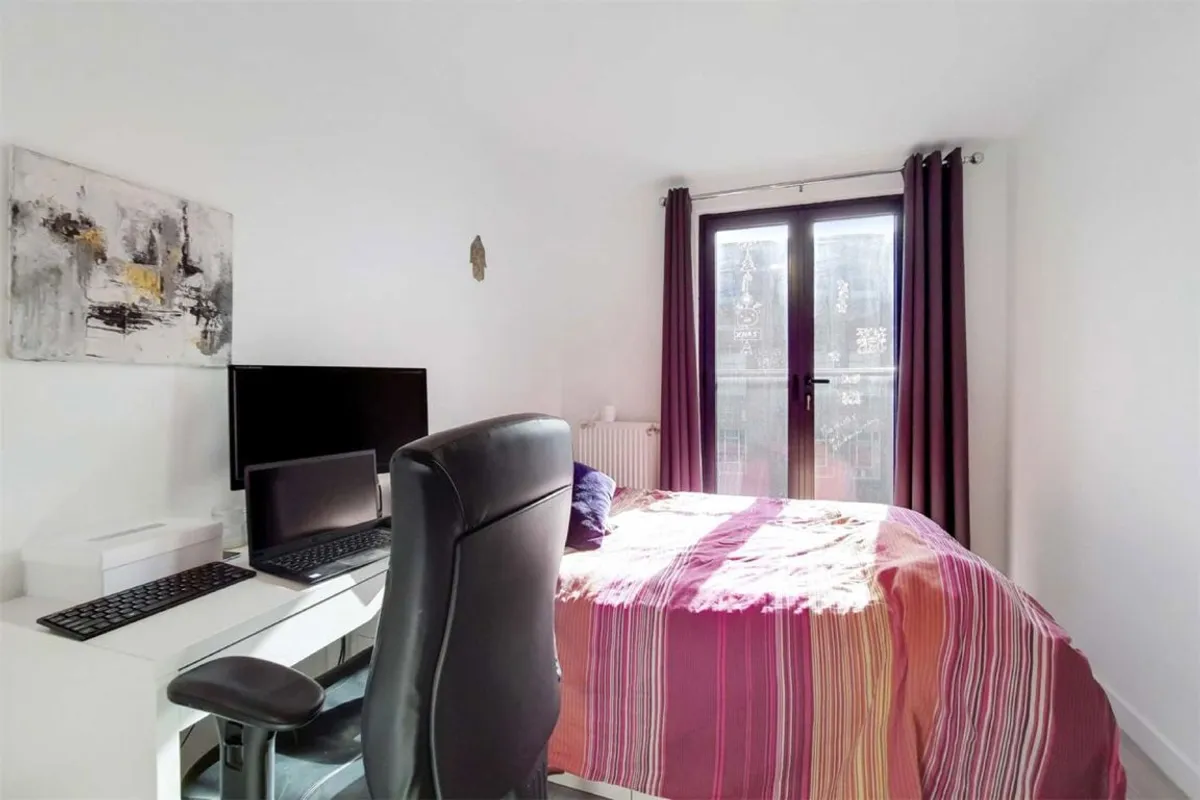 Flat Clarence Street in Greater London