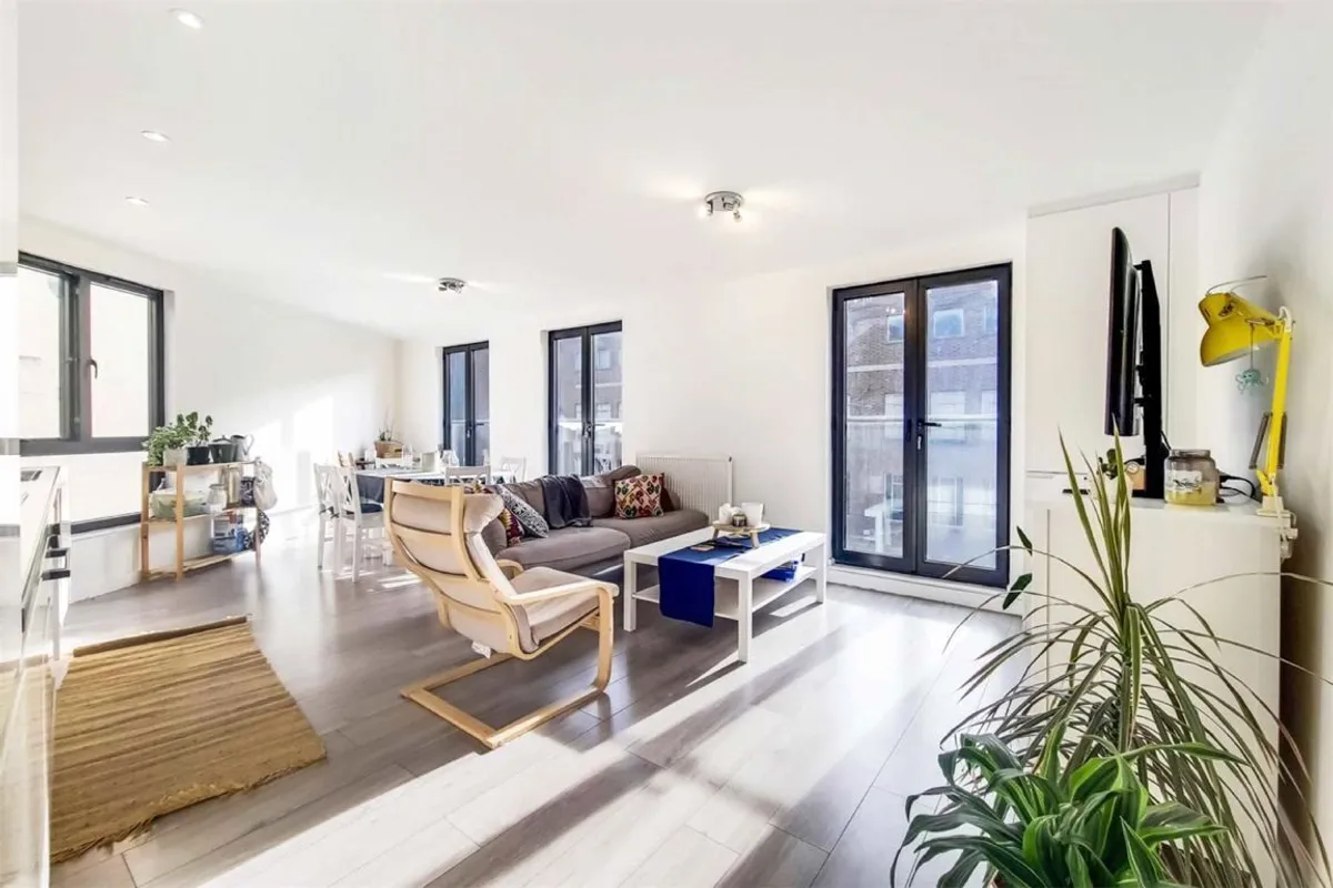 Flat Clarence Street in Greater London