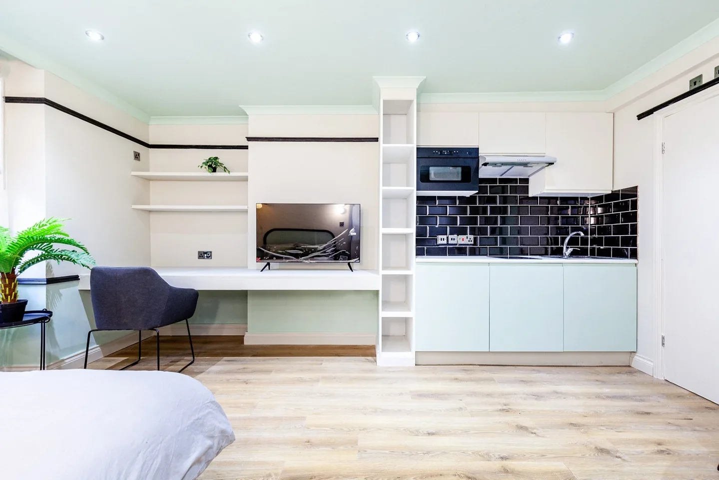 Flat Kensington Gardens Square in City of Westminster