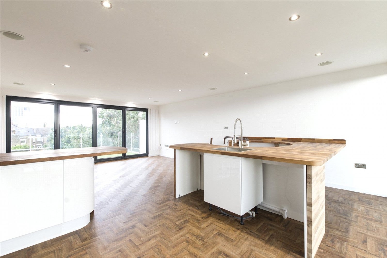 Flat Berryfield Close in Greater London