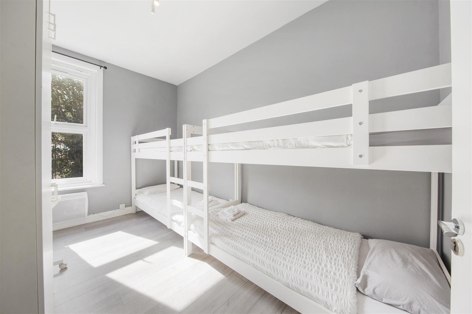 Flat Chamberlayne Road in Greater London
