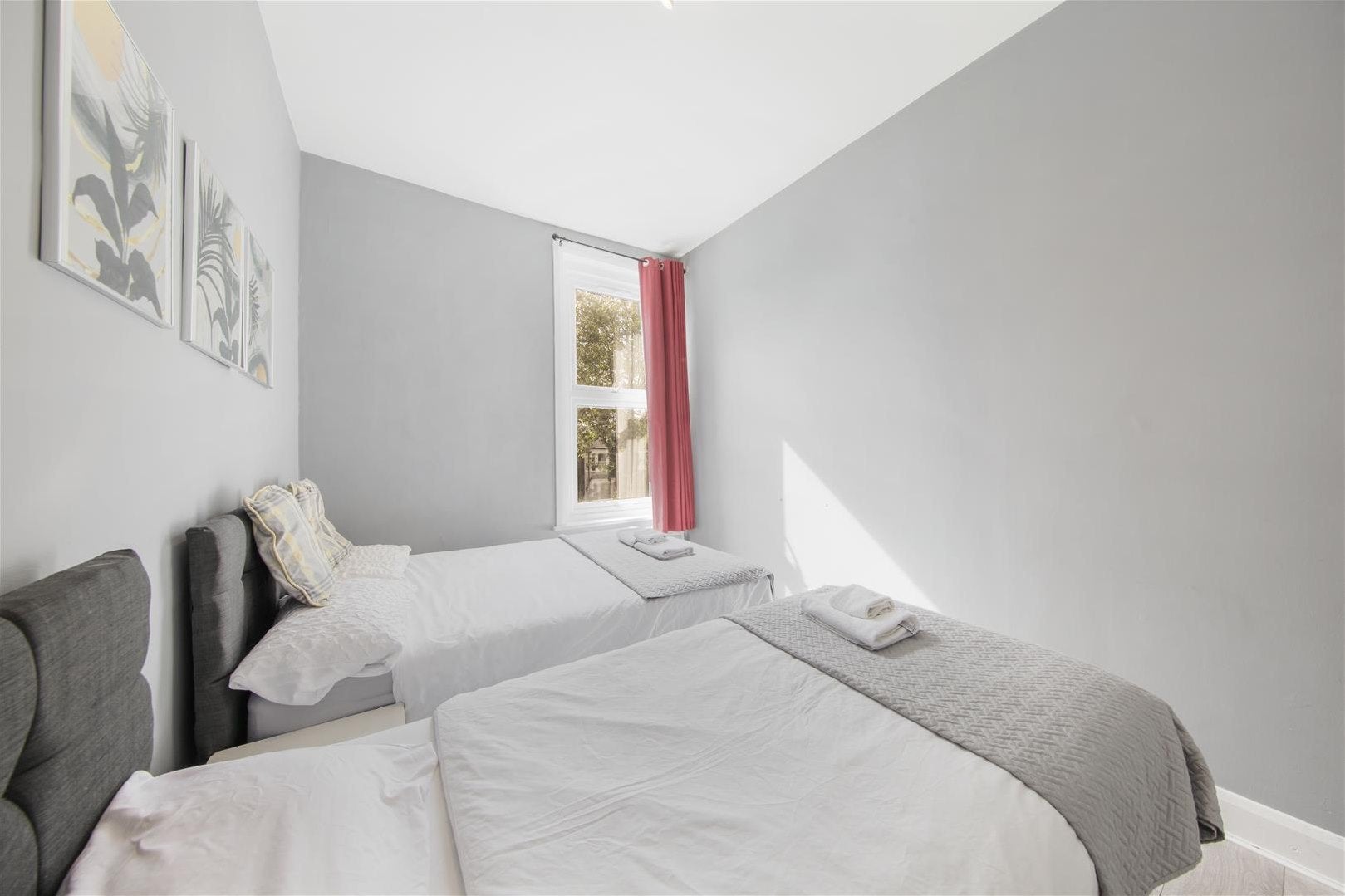 Flat Chamberlayne Road in Greater London