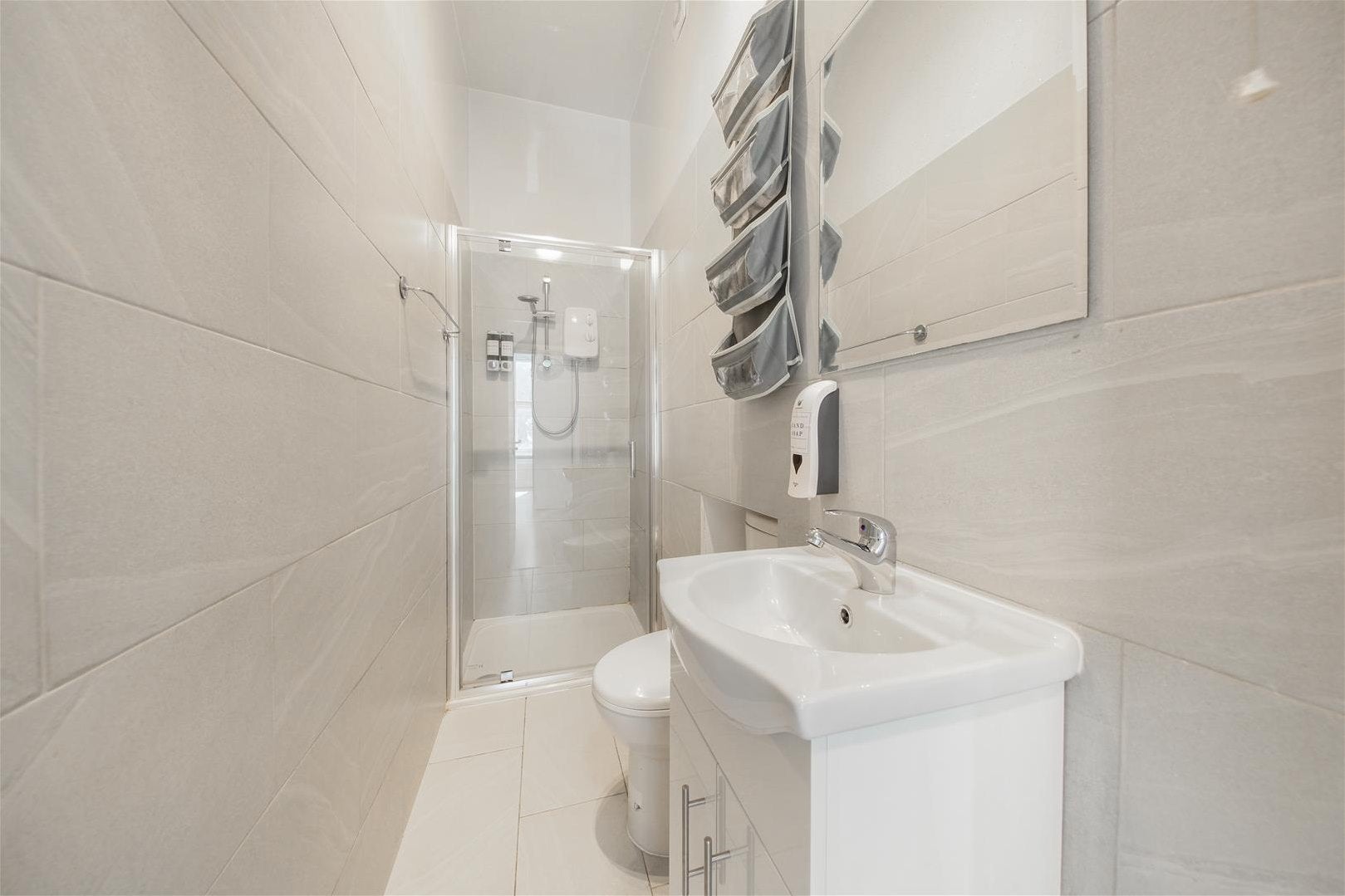 Flat Chamberlayne Road in Greater London