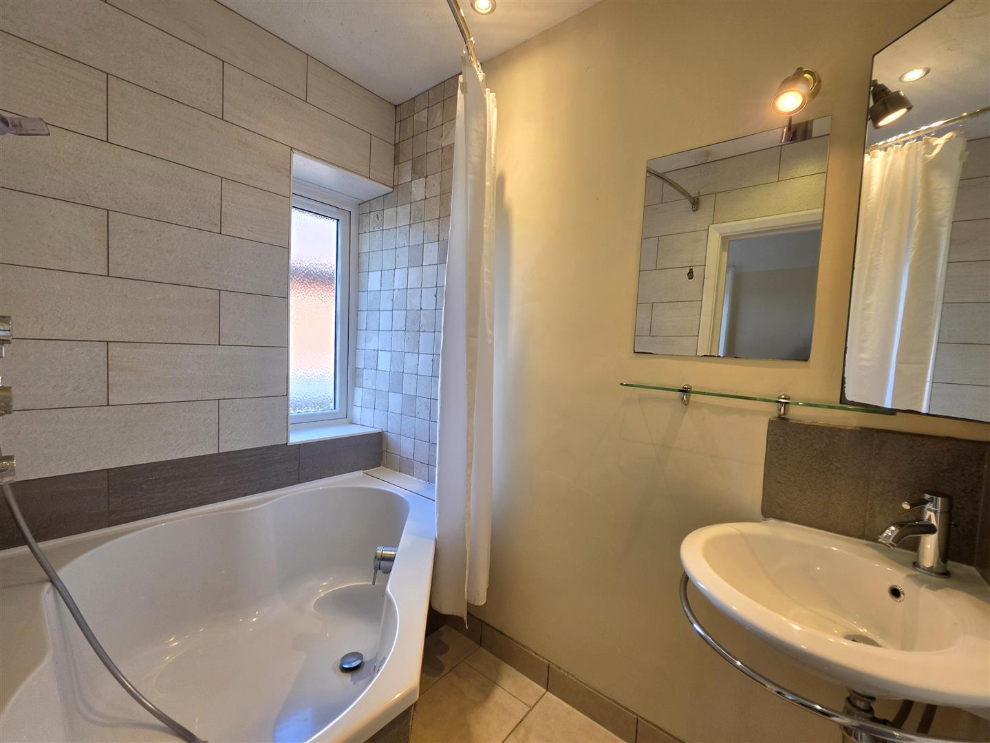 Flat Northbrook Road in Rushmoor