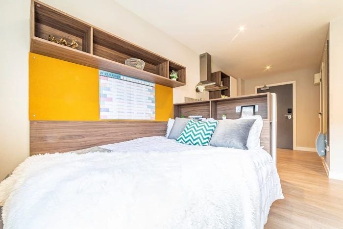Flat Calton Road in City of Edinburgh