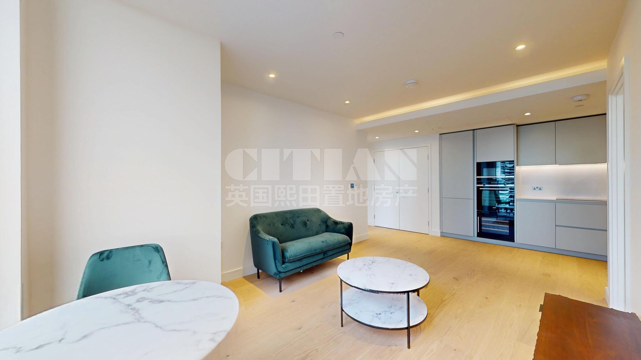 Flat South Quay Square in Greater London
