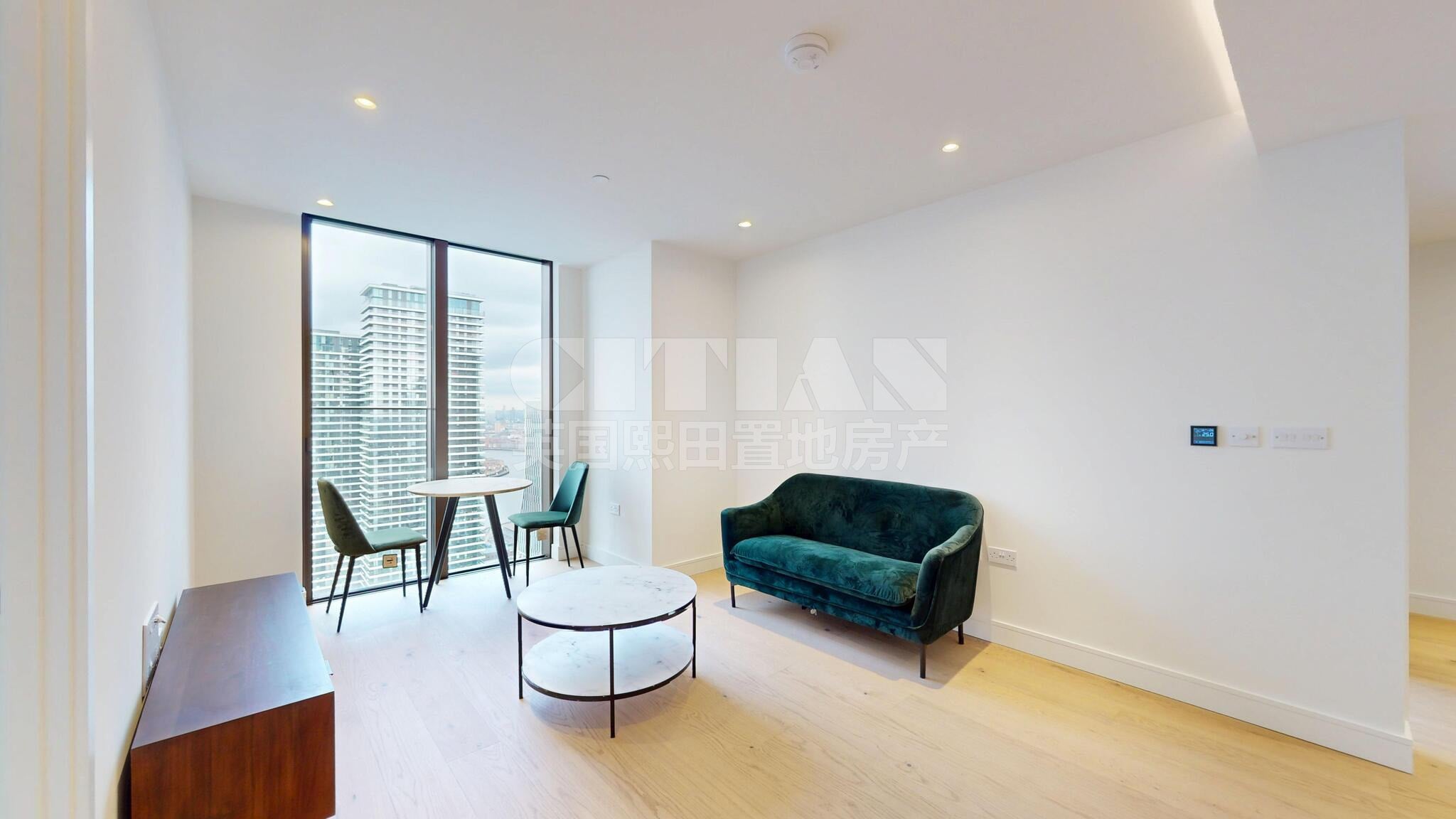 Flat South Quay Square in Greater London