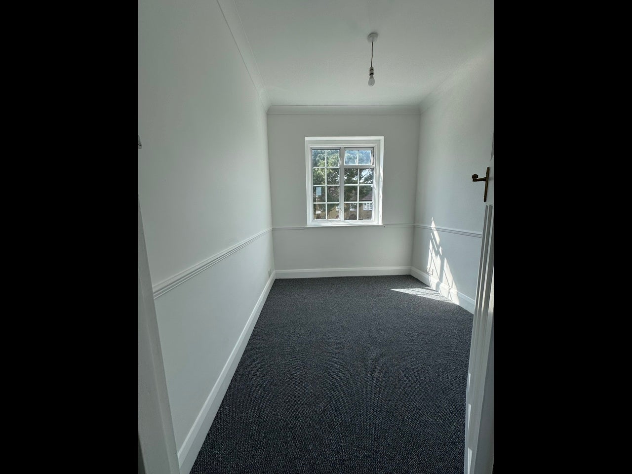 Flat Beresford Gardens in Greater London