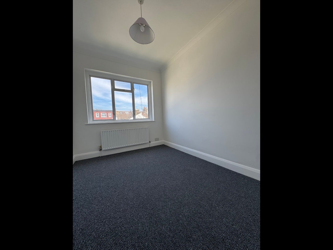 Flat Beresford Gardens in Greater London