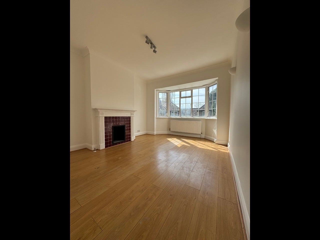 Flat Beresford Gardens in Greater London
