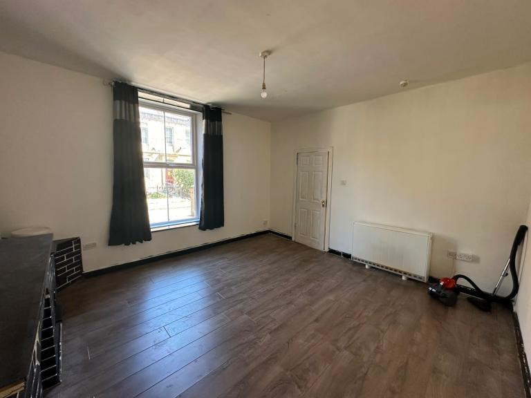 Flat Back Melbourne Terrace in Bradford