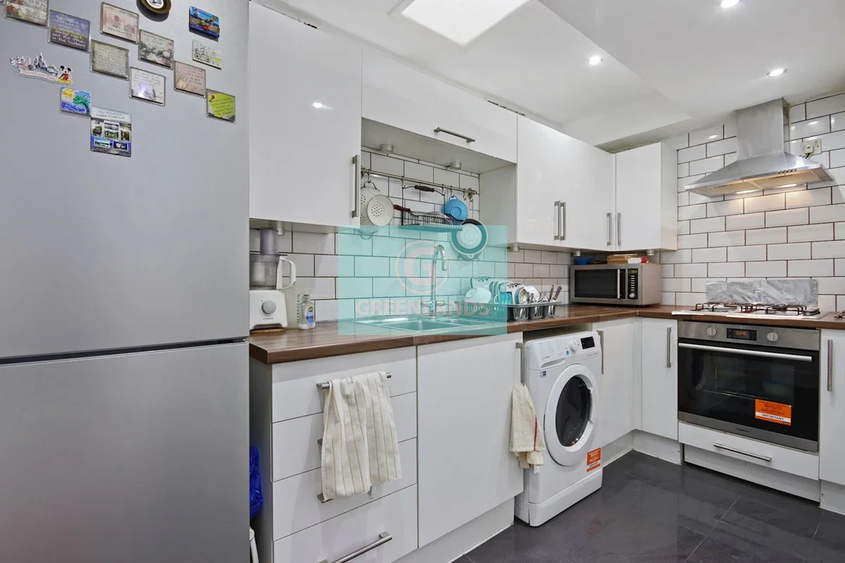 Flat Hackney Road in Greater London