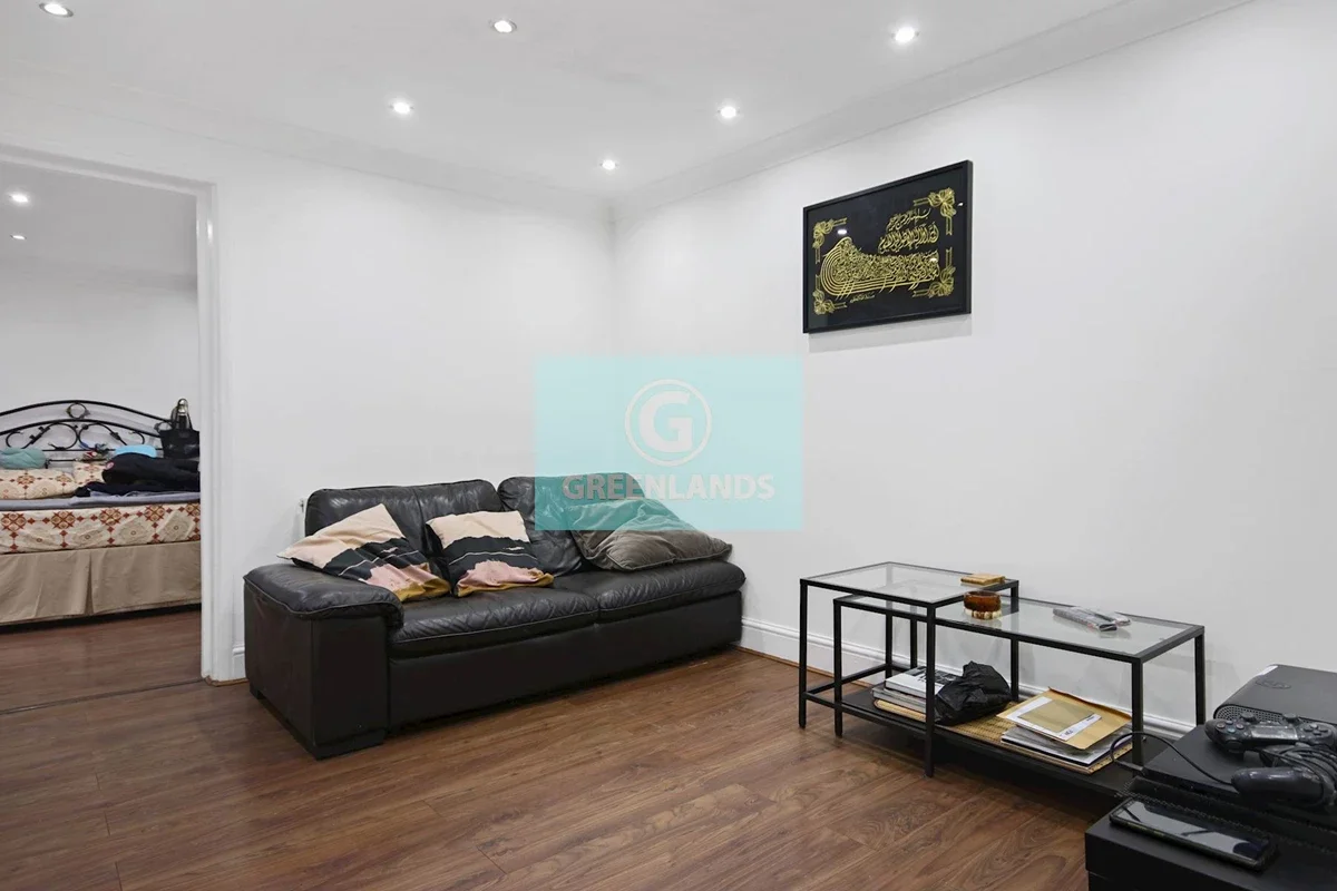 Flat Hackney Road in Greater London