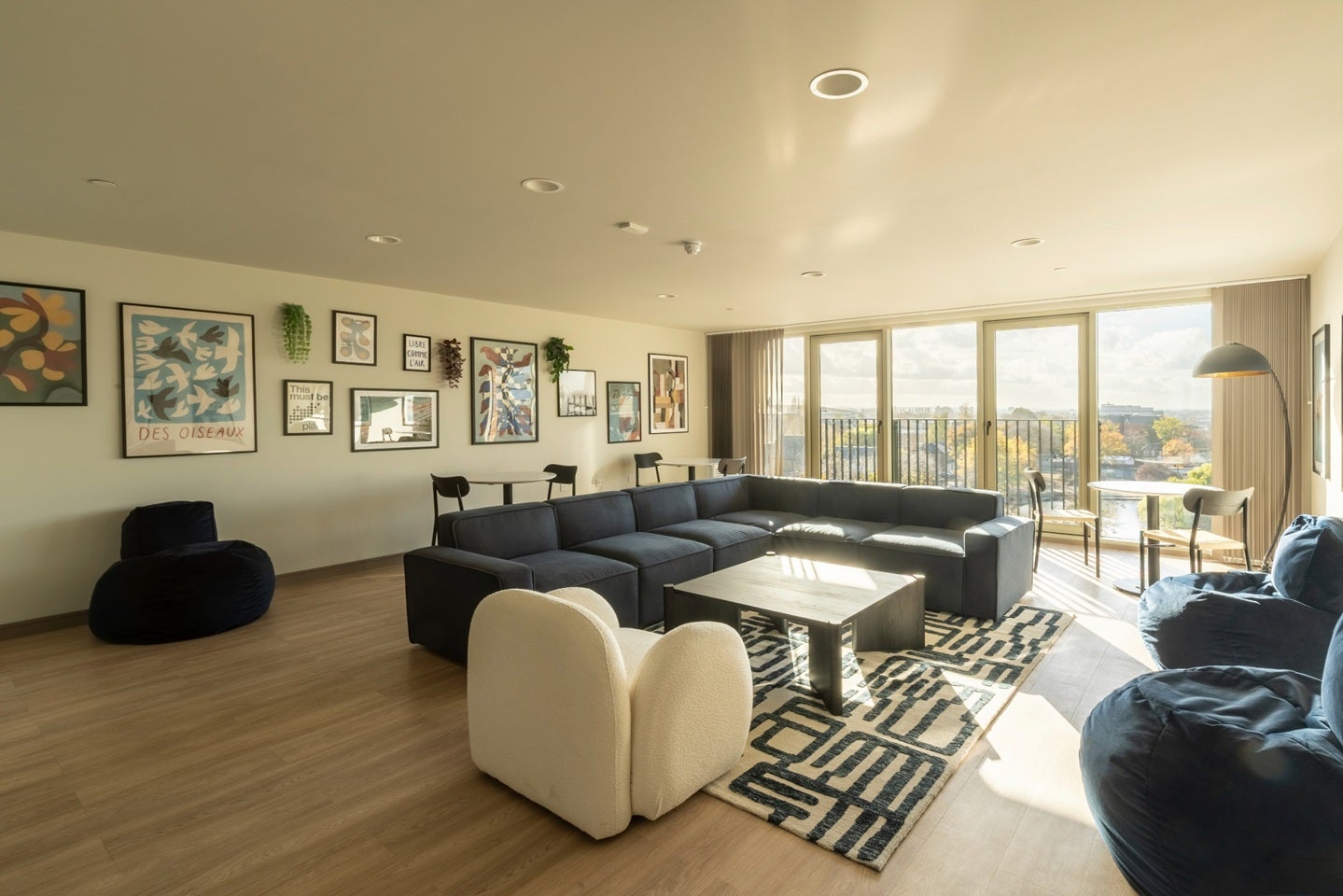 Flat Victoria Road in Greater London