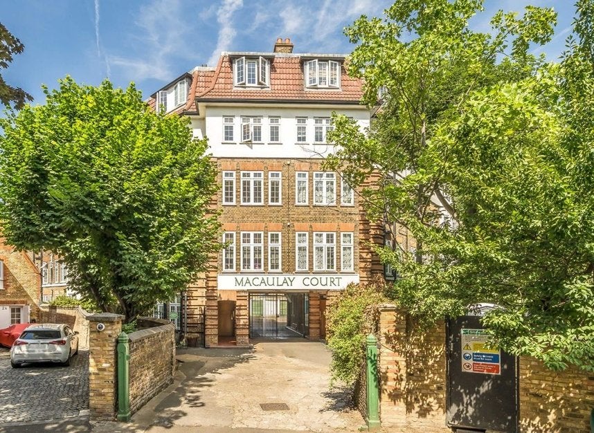 Flat Macaulay Road in Greater London