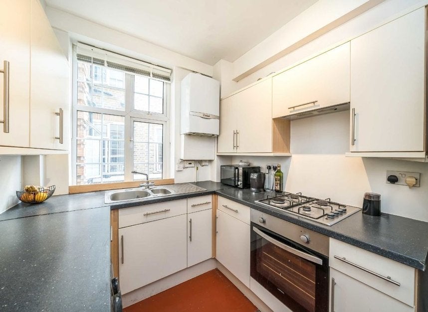Flat Macaulay Road in Greater London