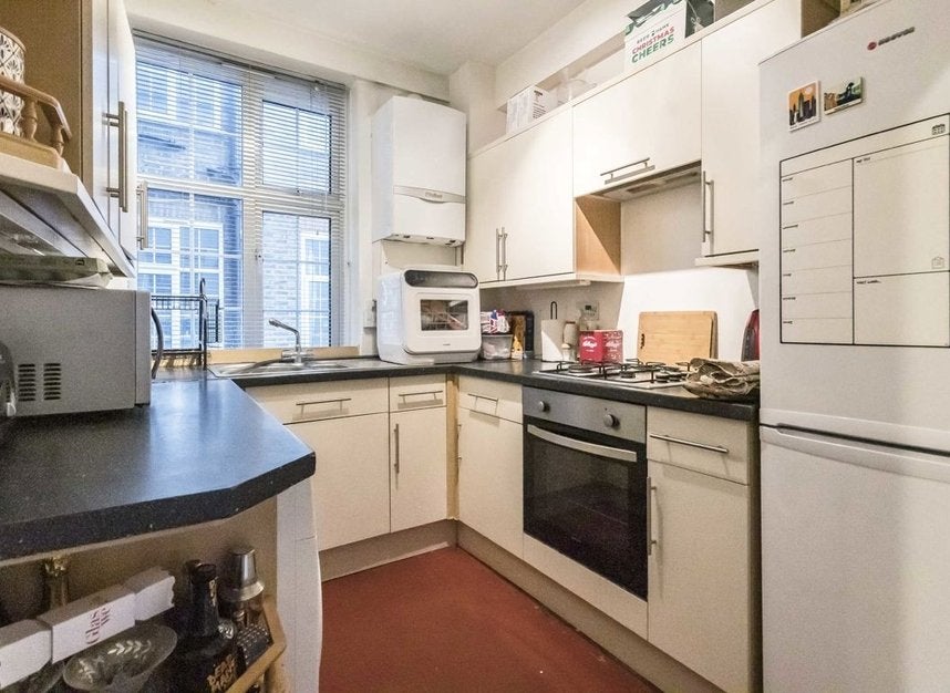 Flat Macaulay Road in Greater London