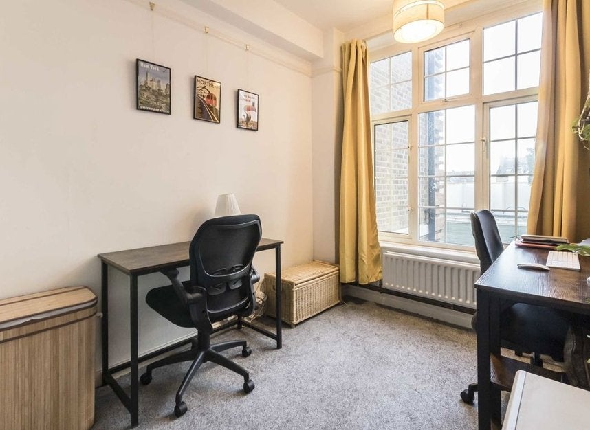 Flat Macaulay Road in Greater London