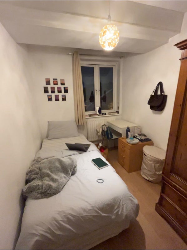 Room Ambrose Walk in Greater London