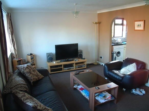 Flat Southwood Road in Rushmoor