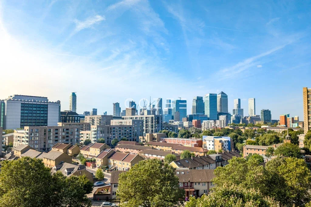 Flat Hawser Lane in Greater London
