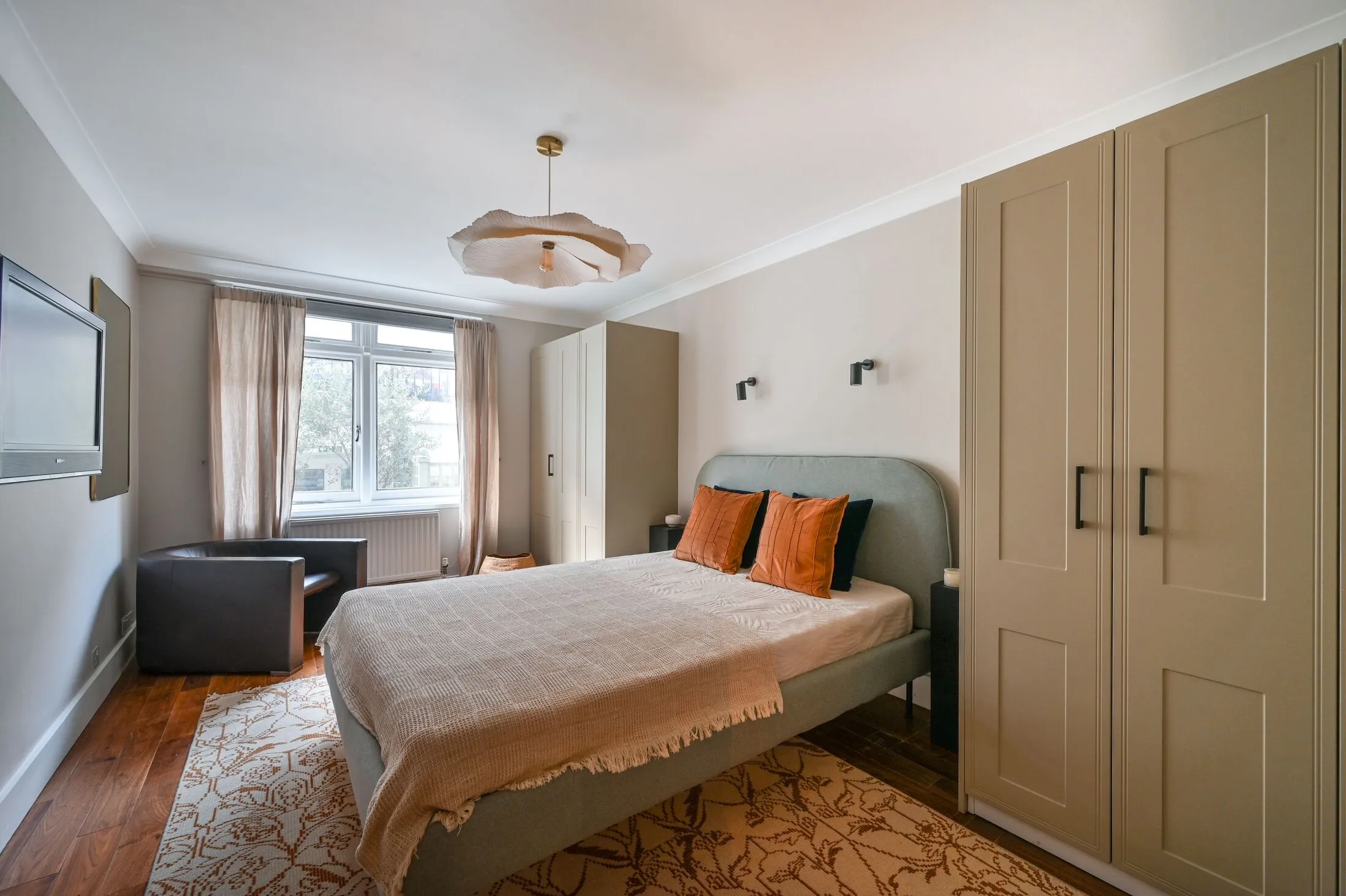 Flat Palace Court in City of Westminster