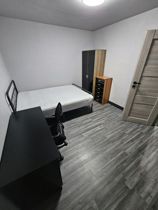 Room Crescent Avenue in Coventry