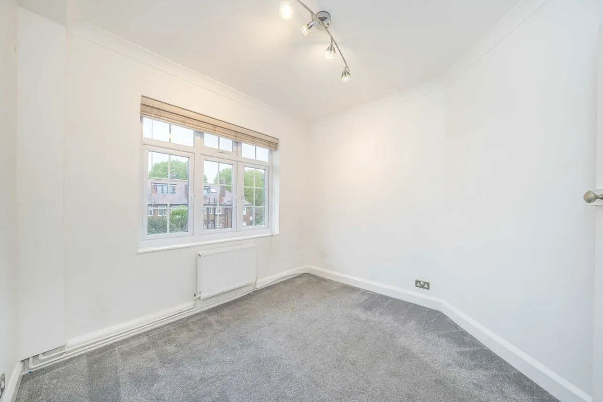 Flat Godley Road in Greater London