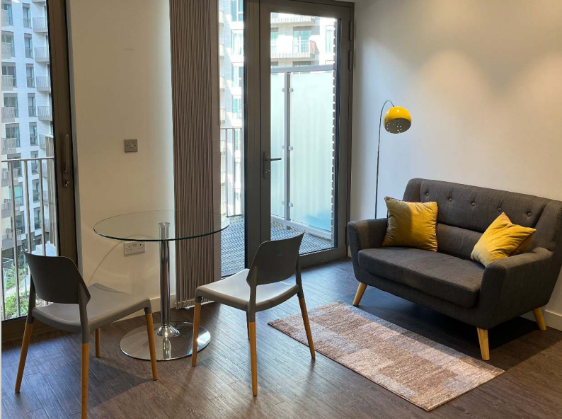 Flat Western Gateway in Greater London