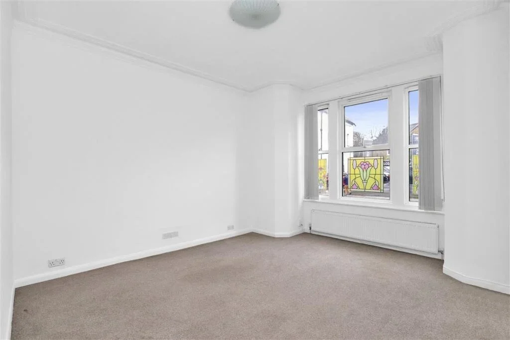 Flat Wickham Road in Greater London
