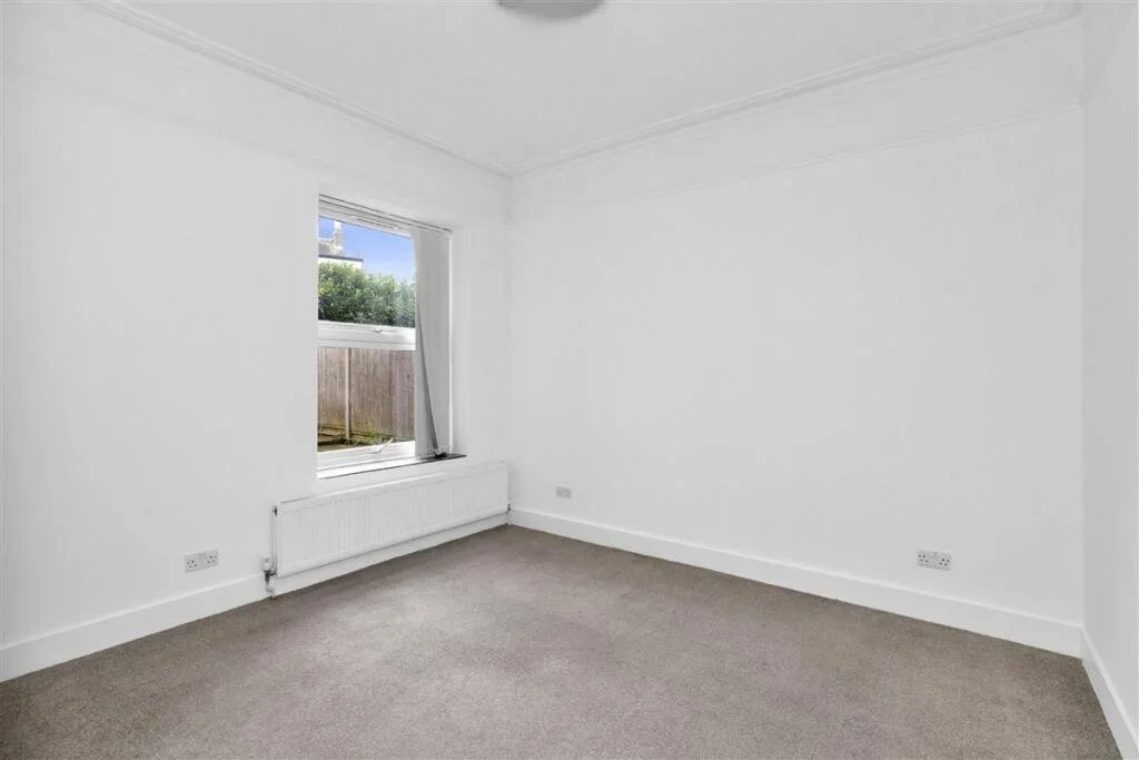 Flat Wickham Road in Greater London