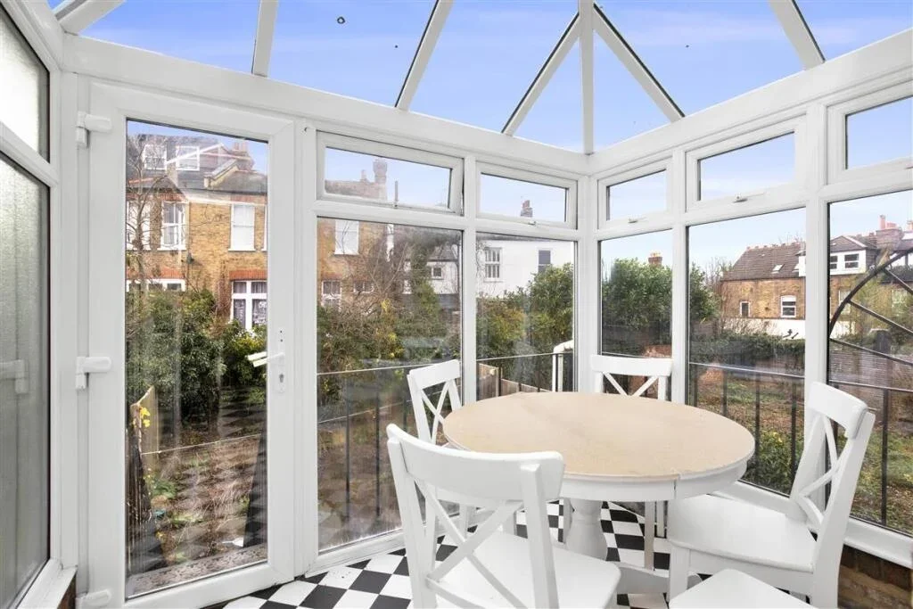Flat Wickham Road in Greater London