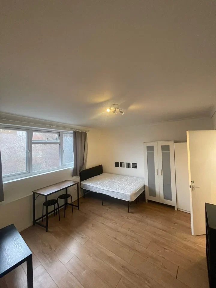 Flat Vartry Road in Greater London