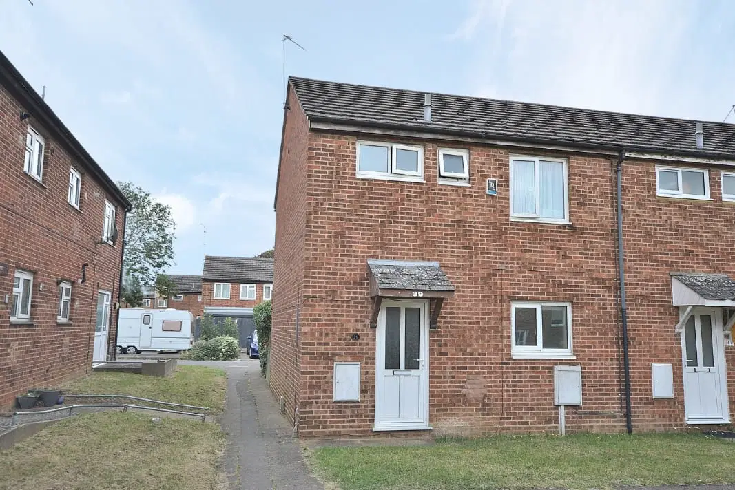 House Elizabeth Walk in Northampton