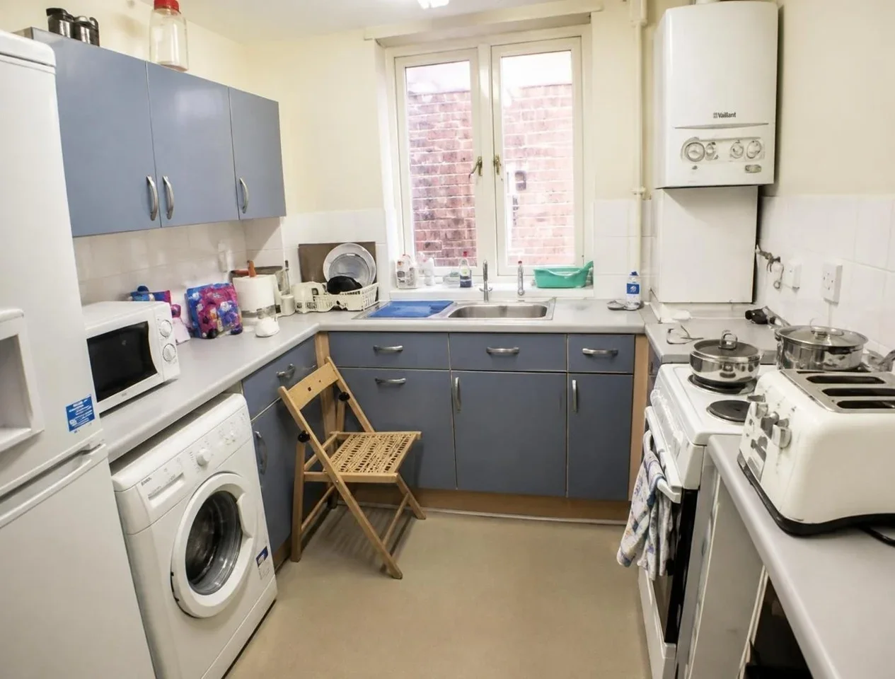 Room Bello Close in Greater London