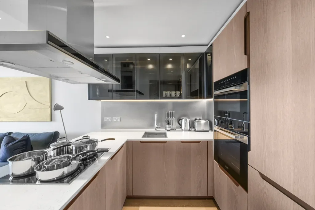 Flat Nine Elms Lane in Greater London