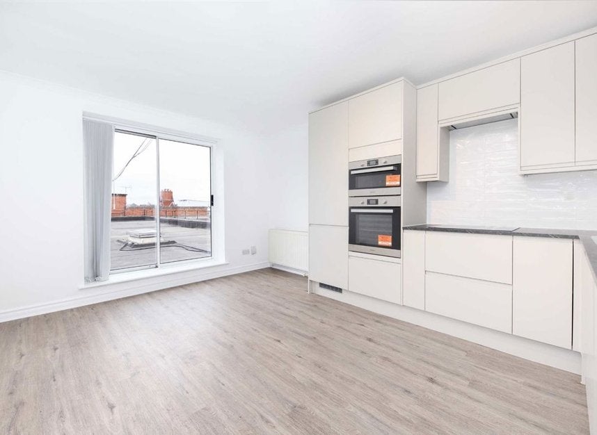 Flat Kensington High Street in Greater London
