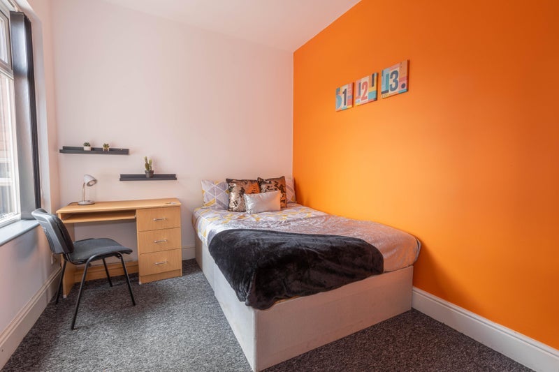Room Friars' Road in Coventry