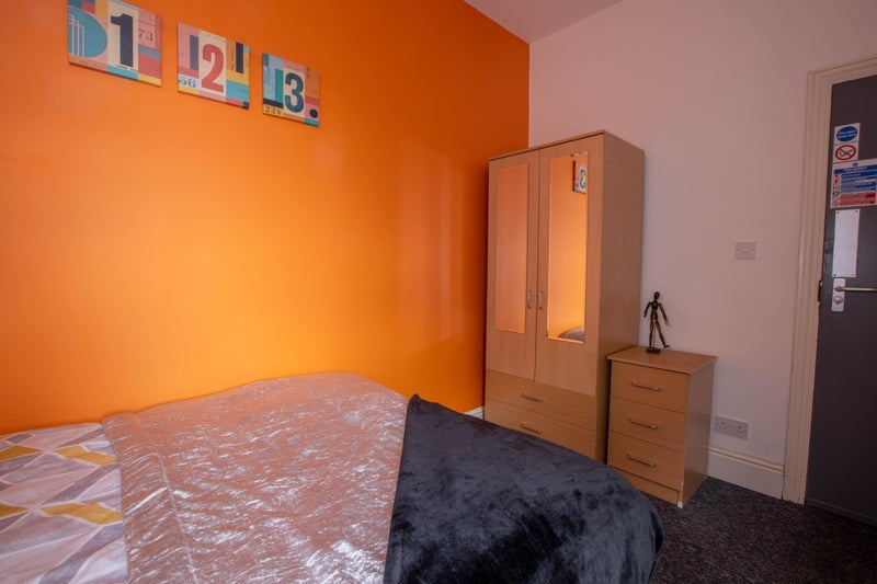 Room Friars' Road in Coventry