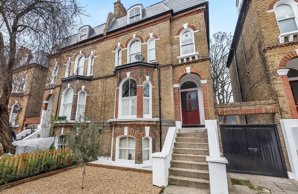 Flat Crowhurst Close in Greater London
