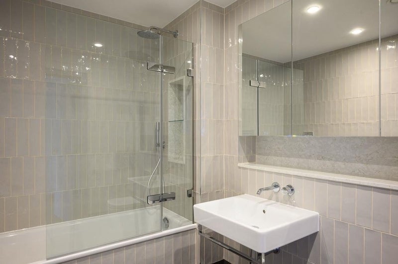 Room Watermead Way in Greater London