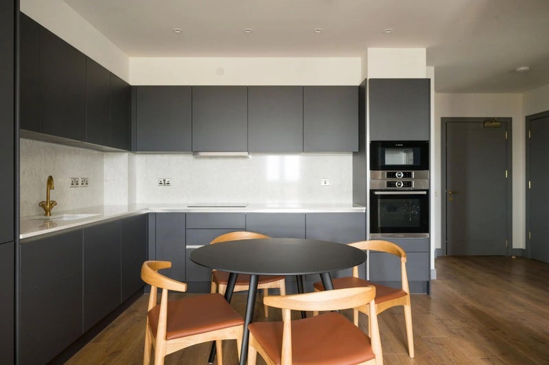 Room Watermead Way in Greater London
