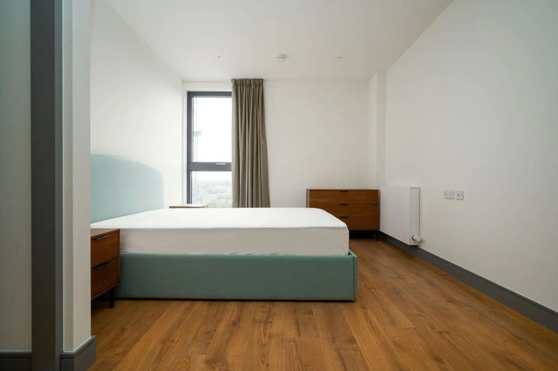 Room Watermead Way in Greater London